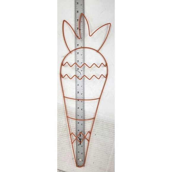 Orange Metal Carrot-Shaped Wire Wreath Frame Wall Decor With Zigzag Pattern - Picture 4 of 9